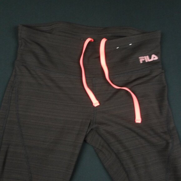 FILA SPORT WOMENS BLACK CAPRI LEGGINGS SIZE SMALL L244 - Picture 2 of 5